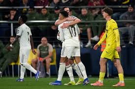 深度解析“麻将防守”：为什么打出绝对安全牌比博取听牌更重要？（麻将防守详解：为何宁打绝对安全牌，不盲追听牌）