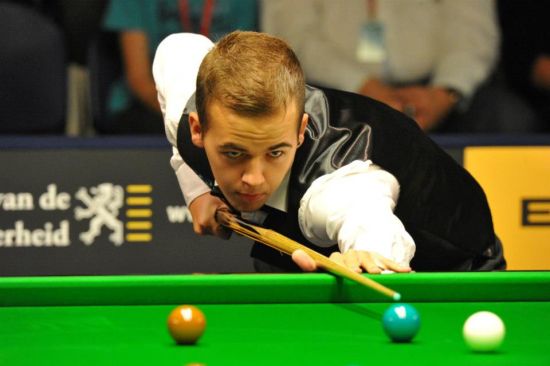 她在中后台 她在中后台