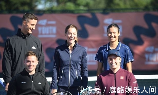 展示了个人 展示了个人