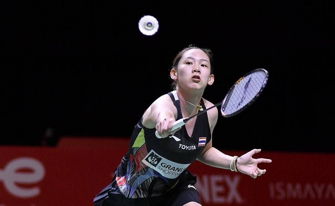 他通过一系 他通过一系